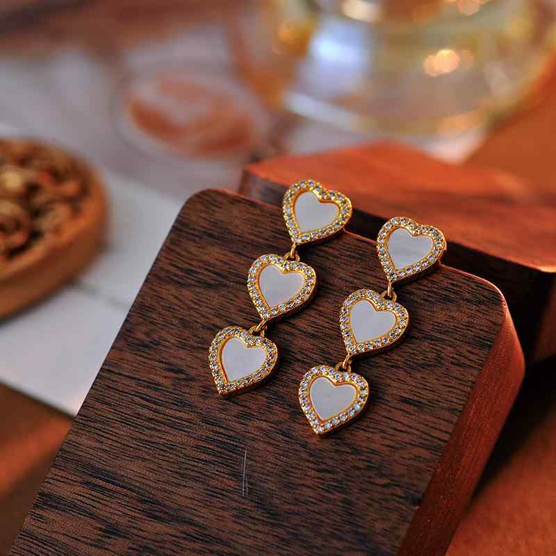 ピアス レディース 女性用 ハート シェル 埋め込み 輝く ジルコニア 高級感 銅製 電気メッキ加工 ゴー..