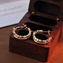 ピアス レディース デザイン性 個性的 電気メッキ加工 幾何学 ダブルリング サークル ゴールドカラー 銅製 フープピアス イヤリング イヤーカフ 通勤 オフィス カジュアル きれいめスタイル おしゃれ 上品 普段使い 万能 春夏