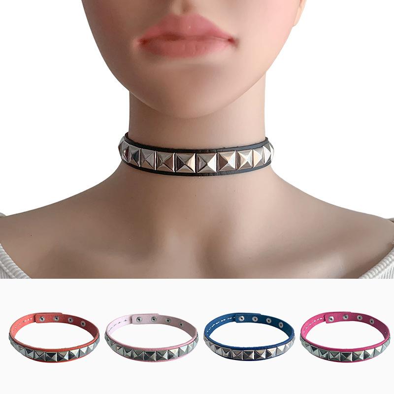 チョーカー レディース 女性用 パンク ロック スタイル PUレザー 合成皮革 革製 スクエア スタッズ リベット ラインストーン デザイン 個性的 ネックレス 長さ調節可能 スナップボタン留め 豊富なカラーバリエーション