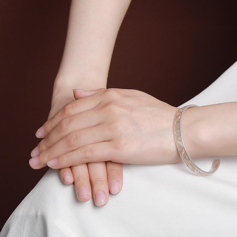 ブレスレット レディース S999.9純銀 手描き金彩 精巧細工 レトロ 民族風 文芸風 唐草模様 吉祥 平安 喜楽 オープンバングル フリーサイズ ギフト プレゼント