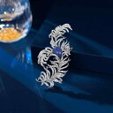 ブローチ レディース 高級感 羽 フェザー リーフ エレガント 上品 宮廷風 クラシカル ジルコニア 秋冬 結婚式 パーティー フォーマル プレゼント シルバー ゴールド