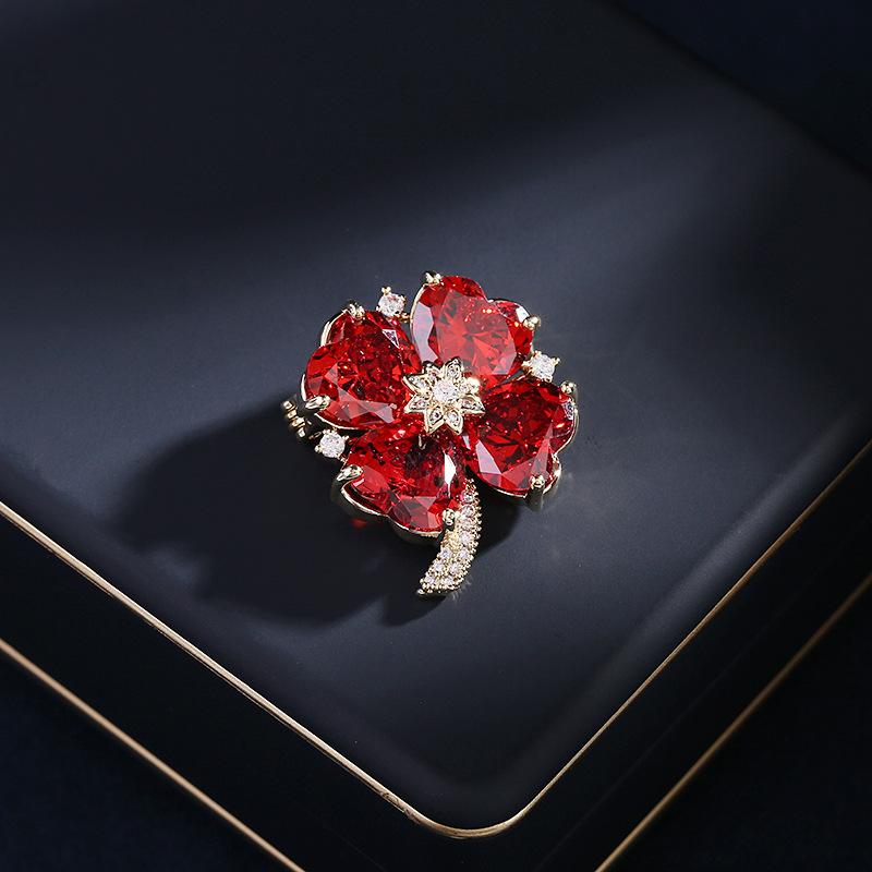 ブローチ レディース ジルコニア 輝き 高級感 ハート クローバー 花 多機能 2WAY かわいい スイートフェミニン 春夏 ファッション小物