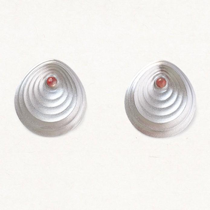 ピアス レディース 女性用 ライトラグジュアリー 高見え 水滴型 ウェーブ模様 レッド ジルコニア スタッド ドロップ 繊細 フェミニン エレガント 上品 シンプル カジュアル 春夏 アクセント