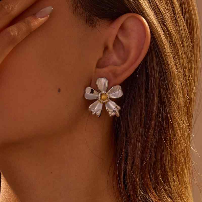 ピアス イヤリング レディース ステンレス製 電気メッキ加工 錆びにくい 丈夫 存在感のある 大ぶり フラワー 欧米風 メタル調 ユニークデザイン 高級感 オフィス 通勤 ファッション OL カジュアル おしゃれ プレゼント ギフト