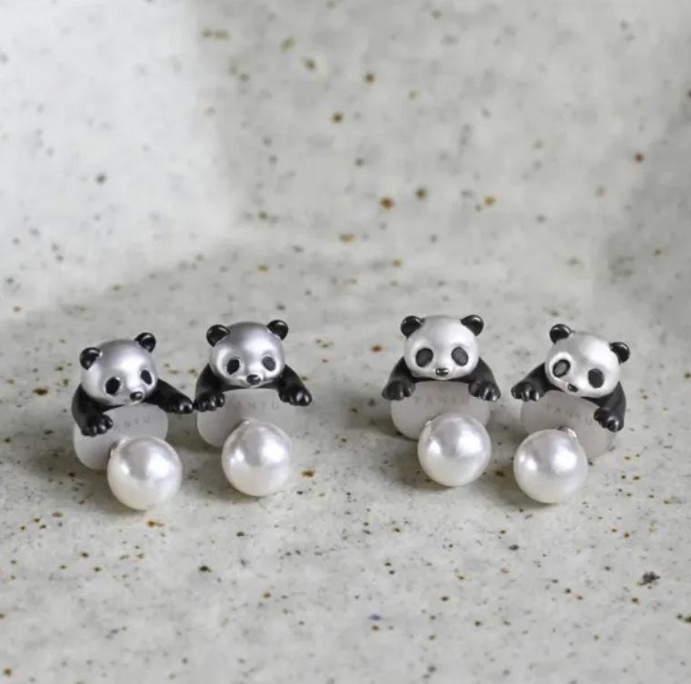 ピアス イヤリング レディース パンダモチーフ かわいい パール パール バックキャッチ シンプル 個性的 アニマル 大人可愛い フェミニン 普段使い オフィス カジュアル エポキシ加工 銅製(x2)