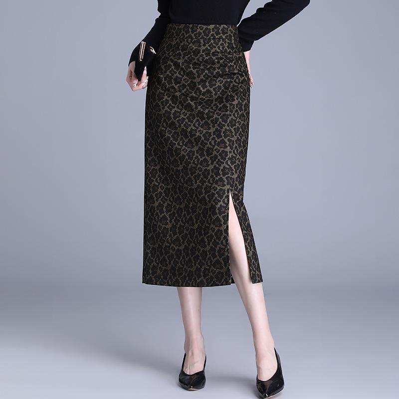 スカート ヒョウ柄 タイト ストレート ロング丈 ハイウエスト スリット 細見え スタイルアップ 切り替え 通勤 オフィス エレガント きれいめ 上品 秋冬 伸縮性素材 ポリエステル スパンデックス