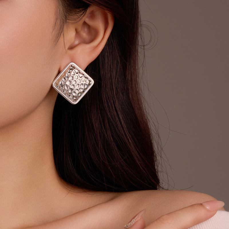 Cubic Zirconia - 耳飾り レディース ステンレス鋼製 18金電気メッキ加工 スクエア 四角 テクスチャー 凹凸感 高級感 上品 エレガント シンプル カジュアル ファッション 通勤 オフィス 普段使い 大人可愛い 高見え