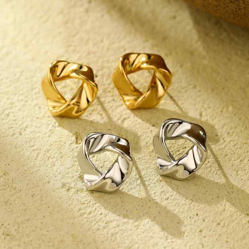 ピアス レディース 香港レトロ 三角ツイスト ミニ 小ぶり シンプル 個性的 ステンレス製 電気メッキ加..