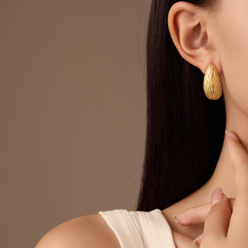 ピアス レディース 欧米風 インスタデザイン ドロップ型 18K電気メッキ加工 チタンステンレス製 シンプル エレガント 上品 クール オフィス 通勤 デイリー 普段使い きれいめ