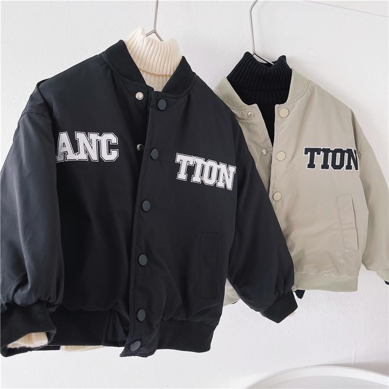 キッズ 男の子 アウター 厚手 中綿入り スタジャン ジャケット 秋冬 韓国風 丸首 フードなし ロゴプリント 配色デザイン 長袖 柔らかい肌触り 前ボタン 綿混素材 ブラック ベージュ