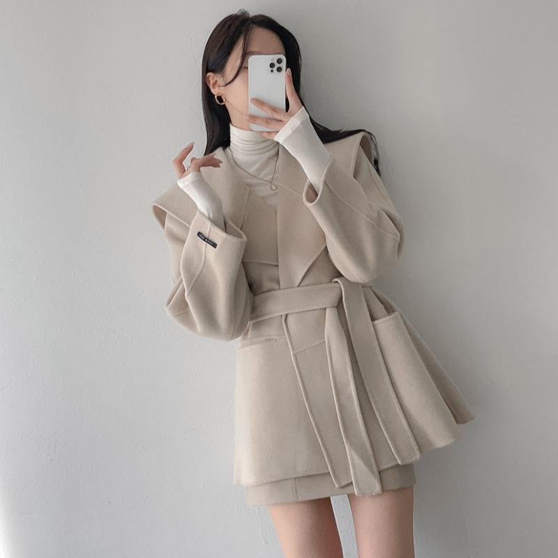 コート レディース 秋冬 低身長向け セーラーカラー ビッグカラー ウエストマーク ベルト付き ポケット ウール ショート丈 スリムフィット 大人カジュアル きれいめ 日韓カジュアル ベージュ 黒 カーキ