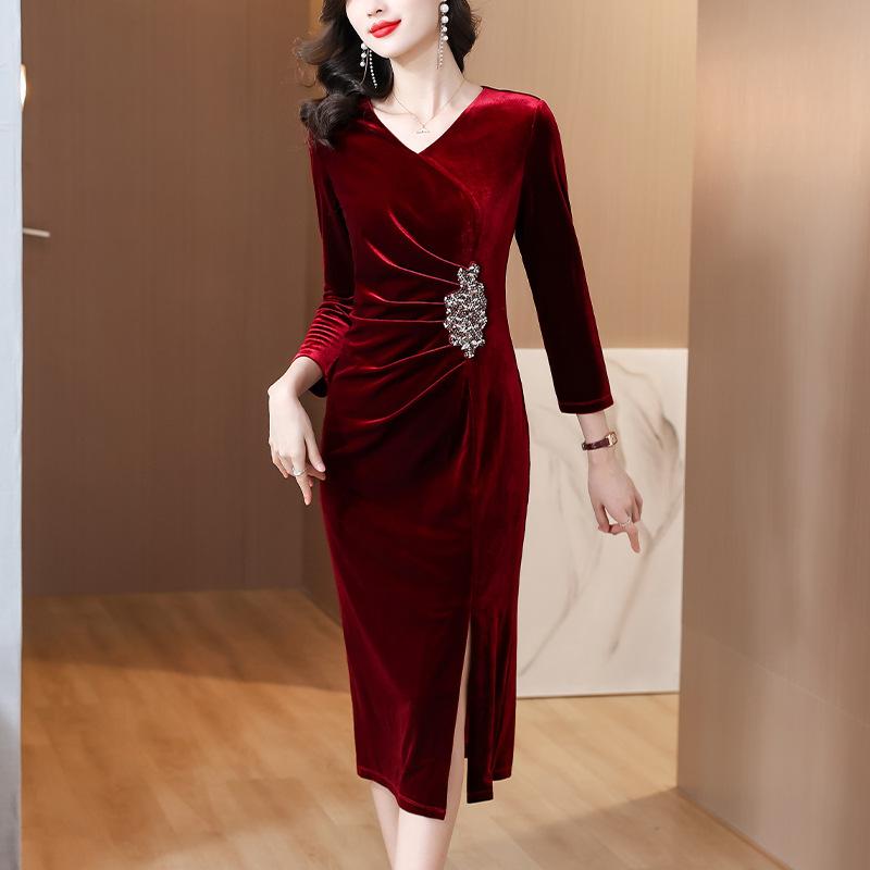 ワンピース レディース ベロア 高級感 エレガント Vネック 長袖 プリーツ スリット ビーズ装飾 切り替え Aライン ロング丈 通勤 オフィス 秋冬 ポリエステル ワインレッド