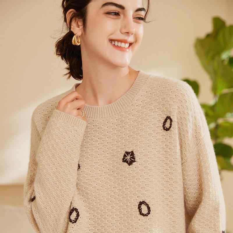 ニット レディース 100% カシミヤ 厚手 暖かい クルーネック 長袖 プルオーバー 刺繍 秋冬 保温性 ゆったり 体系カバー 通勤 上品 インナー トップス