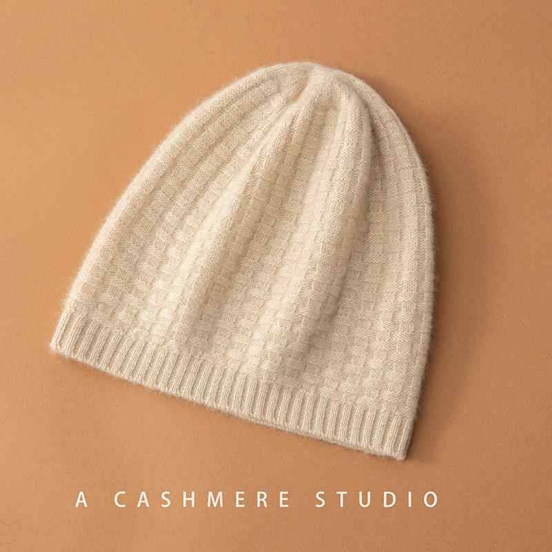 ・カテゴリ: ニット帽・主な素材: カシミヤ96%以上・帽頂デザイン: ラウンド・つば: なし・カラー展開: ベージュ、キャメル・サイズ展開: フリーサイズ・機能: 保温・スタイル: シンプル