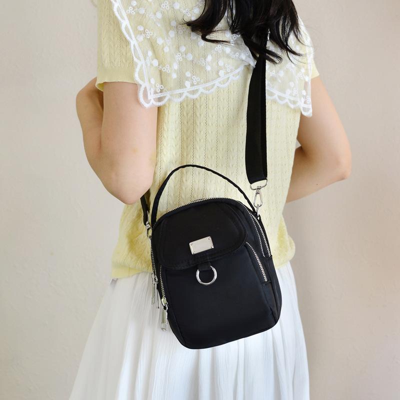 バッグ レディース 女性用 ショルダーバッグ 斜めがけバッグ ハンドバッグ マザーズバッグ 軽量 大容量 スマホポーチ 小銭入れ 貴重品収納 通勤 普段使い 日常使い カジュアル オックスフォード生地 縦型 スクエア ファスナー開閉