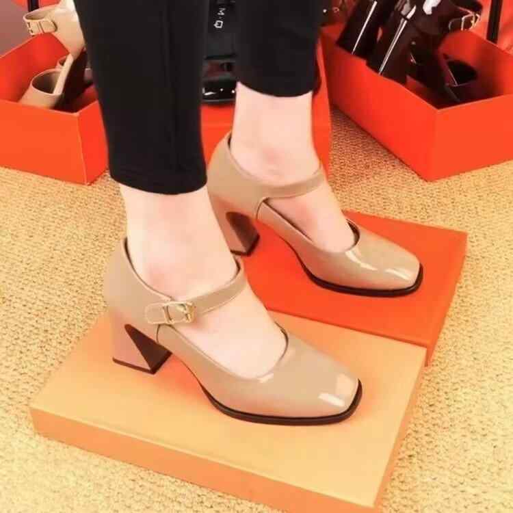 パンプス レディース 女性用 エナメル スクエアトゥ ワンストラップ バックル付き 浅履き メリージェーン 厚底プラットフォーム チャンキーミドルヒール スタイ...