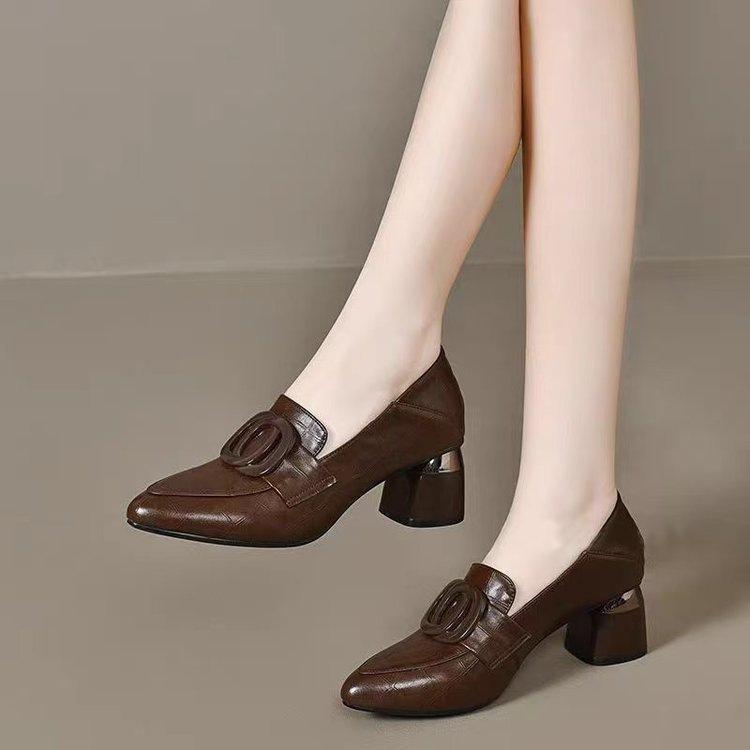 パンプス レディース 太ヒール ミドルヒール ポインテッドトゥ 深履き エナメル PUレザー 疲れにくい 脚長効果 通勤 オフィス 仕事用 春夏 ブラック 無地...