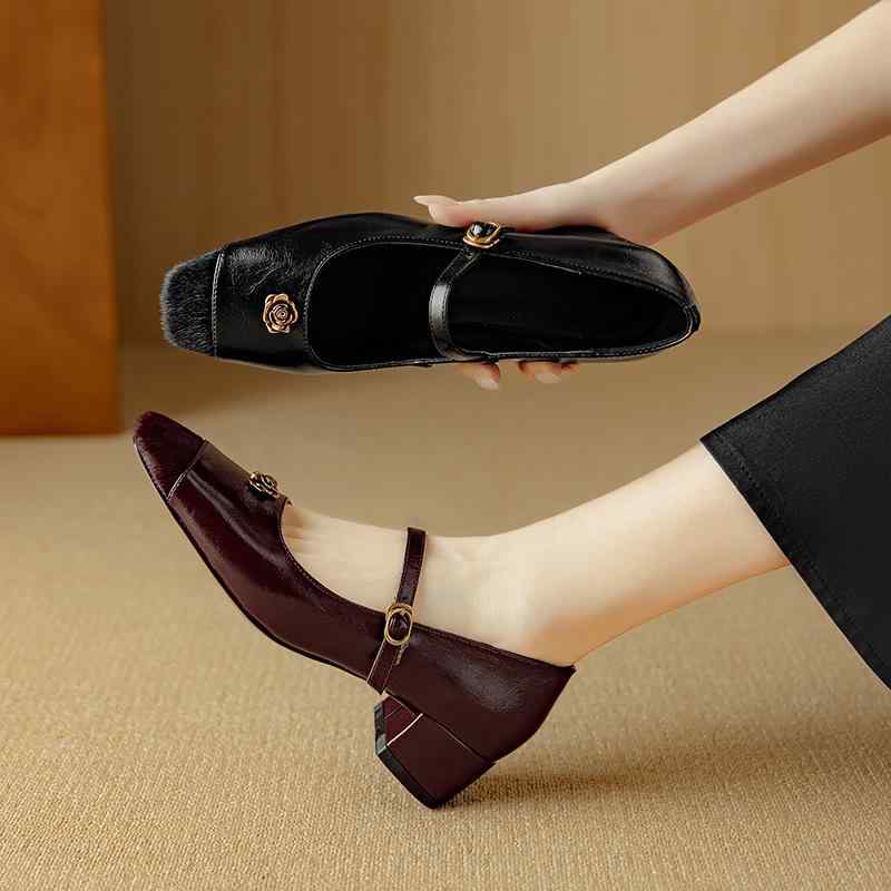 メリージェーンシューズ レディース カメリアモチーフ 羊革アッパー 牛革ハラコ 切り替え スクエアトゥ 太めストラップ チャンキーヒール デイリー 普段使い 黒 ブラック 茶色 ブラウン パンプス