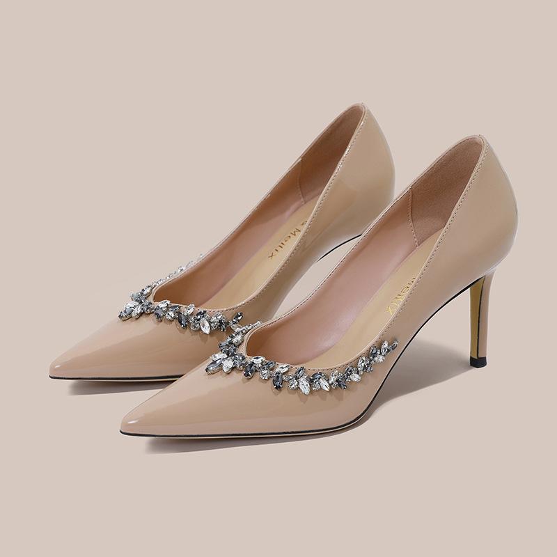 パンプス レディース ポインテッドトゥ ラインストーン装飾 細ヒール スティレットヒール 浅履き エナメル素材 ヌーディーカラー ベージュ フレンチスタイル エ...