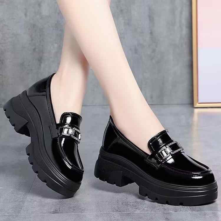 ローファー レディース 厚底 漆皮 ブリティッシュスタイル 黒 太ヒール ラウンドトゥ PUレザー 脚長効果 ミドルヒール カジュアル 通勤 通学 春