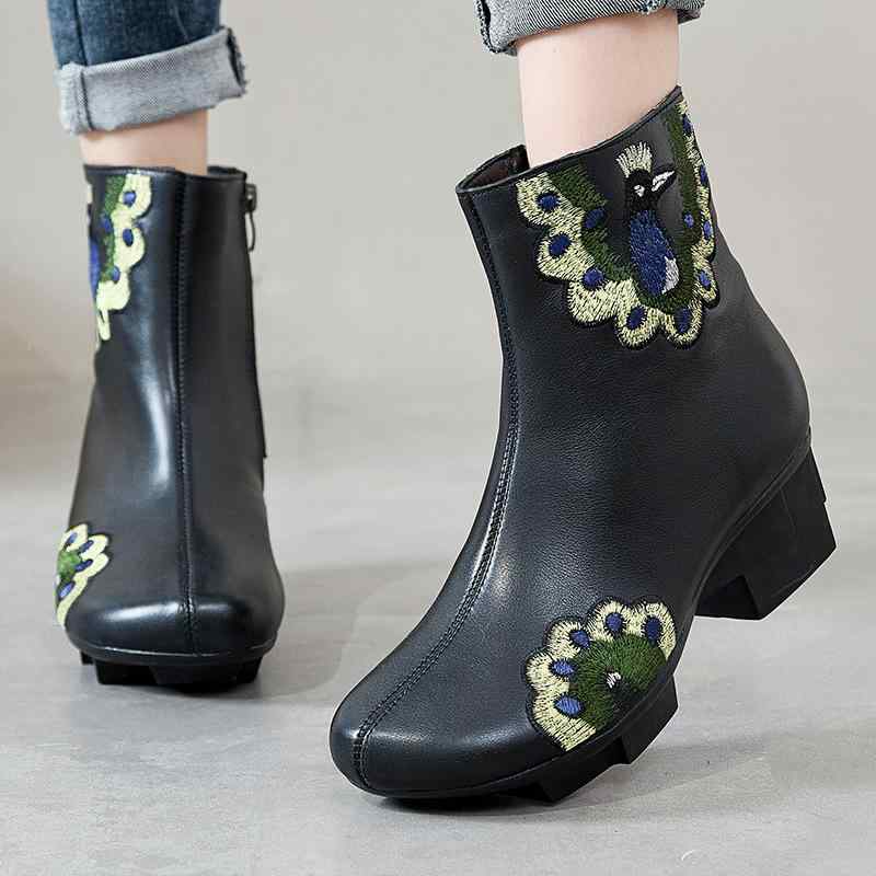 ショートブーツ レディース 女性用 本革 牛革 裏起毛 ボア あったか シークレットヒール 厚底 太ヒール サイドジップ クジャク刺繍 エスニック柄 新チャイナ風 レトロ 宮廷風 ミセス ママ シニア デイリー 普段使い 秋冬 ブラック