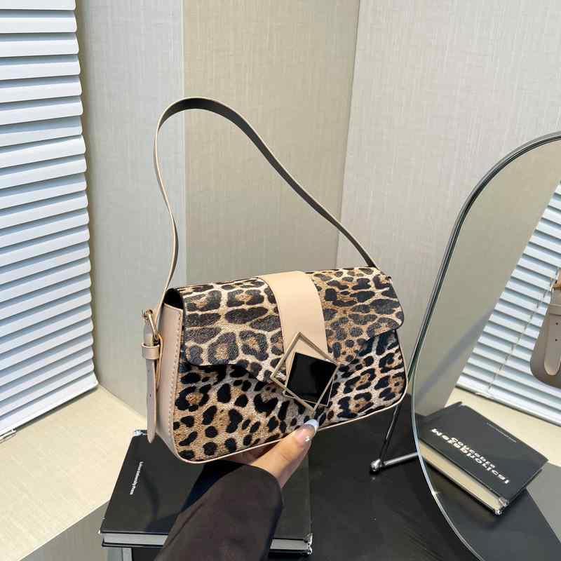 バッグ レディース 韓国ファッション ストリート ヒョウ柄 高見え 個性的 ショルダーバッグ 斜め掛け 肩掛け ミニスクエア クロスボディバッグ PUレザー デイリーユース