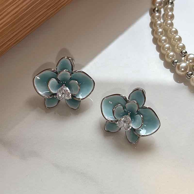 ピアス レディース 女性用 青花磁器柄 アクアマリンカラー 新中華風 ライトラグジュアリー ユニーク 高級感 エレガント 花モチーフ カメリア フレンチレトロ 銅製 真金電気メッキ加工 上品 イヤリング(4)