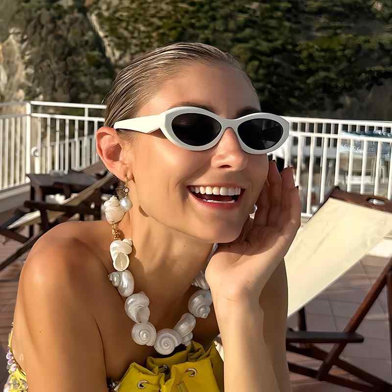 太陽眼鏡 - サングラス レディース オーバル型 UV400 紫外線対策 軽量 スモールフレーム 小顔効果 ドライブ お出かけ ファッションコーデ レトロ 欧米風 シンプル カジュアル 日差し対策