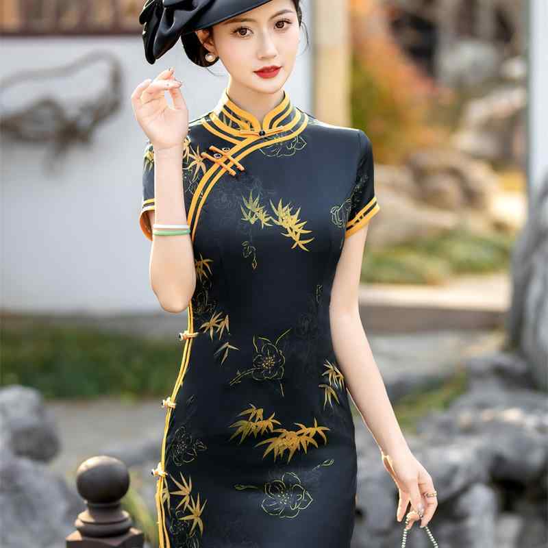 チャイナドレス レディース 着痩せ効果 スリム見え 上品 エレガント 高級感 新中式 レトロモダン クラシック 上海スタイル ブラック ロング丈 半袖 スタンドカラー 普段使い デイリーユース(4)