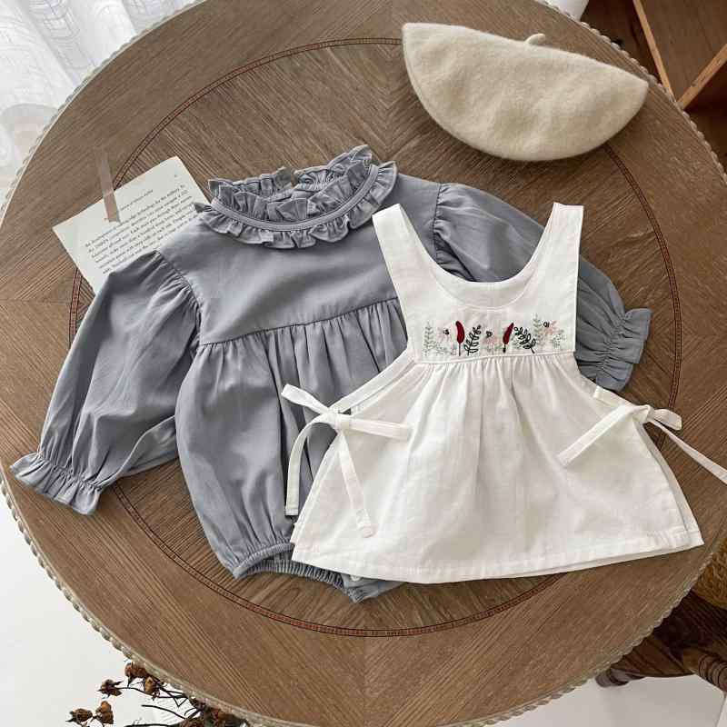 ・主な素材: 綿95%・対象年齢: 乳幼児（1～3歳）・対象性別: 女児・袖丈: 長袖・厚さ: 普通・開閉タイプ: スナップボタン・スタイル: 韓国風・カテゴリ: ロンパース・カラー展開: グレーブルー、ホワイト・サイズ展開: 66cm、73cm