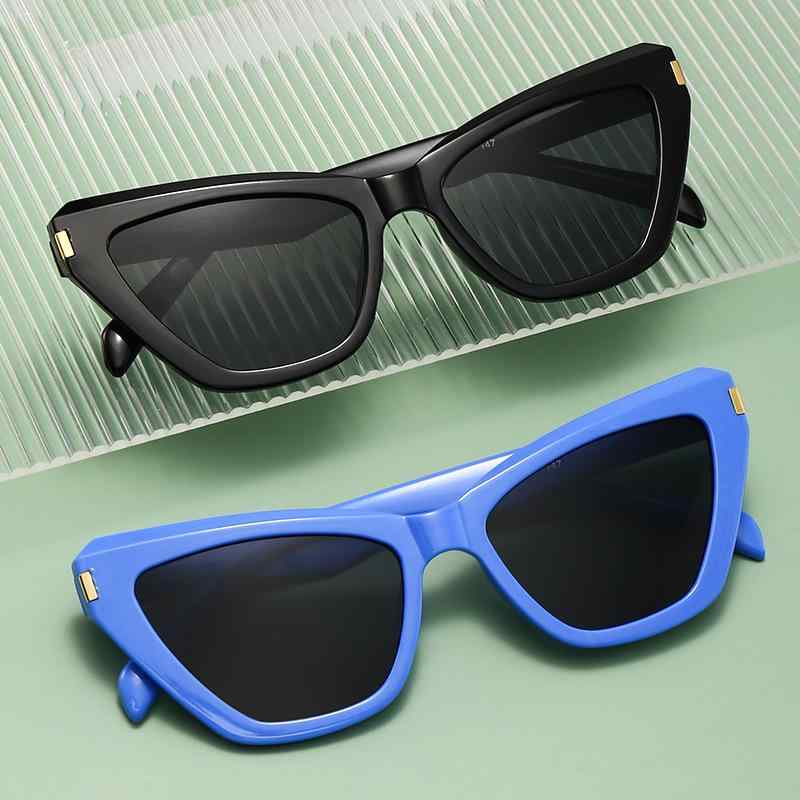 サングラス レディース メンズ 三角形 猫眼型 UV400 UVカット 紫外線対策 上品 おしゃれ トレンド 夏用 ドライブ 運転 旅行 アウトドア 普段使い 小顔効果 軽量 ブラック 黒縁 グレーレンズ カジュアル エレガント スタイリッシュ(4)