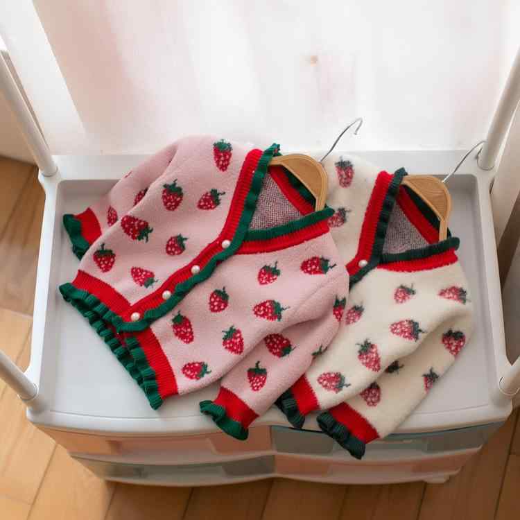 ニットカーディガン 女の子 ベビー キッズ ガールズ 秋冬 韓国風 Vネック ボタン付き 長袖 いちご柄 かわいい 再生繊維 カジュアル おしゃれ お出かけ 通園