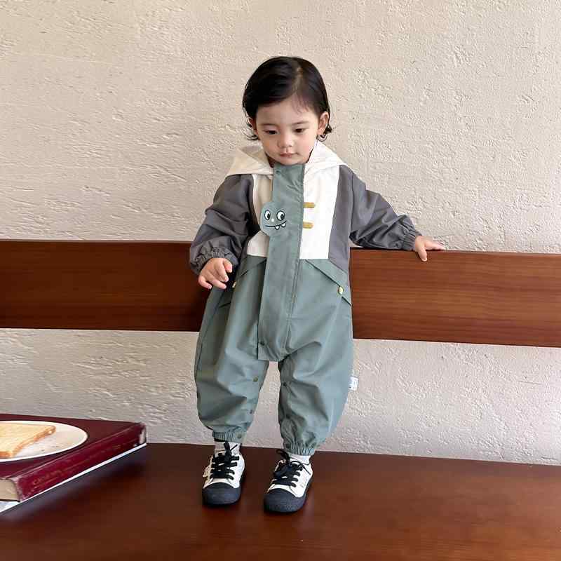 ロンパース 男の子 ベビー 新生児 幼児 春秋 お出かけ 防風 フード付き ジップアップ 切り替え キャラ..