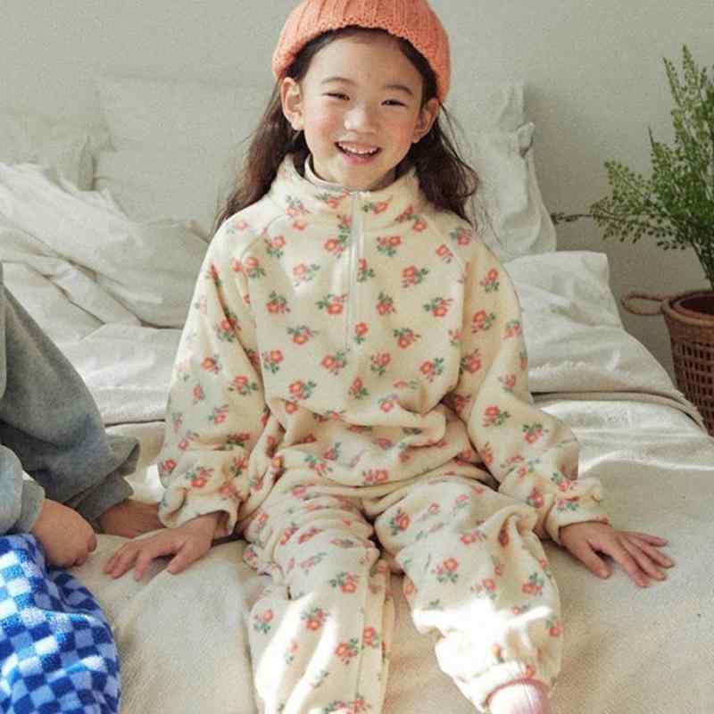 キッズ ベビー 男女兼用 裏起毛 防寒 保温 フリース スタンドカラー 花柄 プリント セットアップ ルームウェア パジャマ 部屋着 カジュアル 2点セット 長袖 長パンツ 秋冬 ポリエステル 厚手