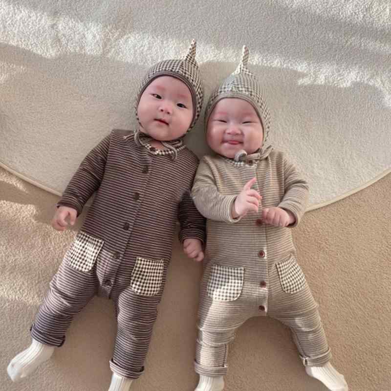 ・カテゴリ: ロンパース・スタイル: 韓国風・主な素材: 綿95.2%・性別: 男児用・対象年齢: 新生児(0～1歳、身長80cm以下)・袖丈: 長袖・フード: 着脱可能・厚さ: 普通・開閉: 前開きボタン・カラー展開: ベージュ、ブラック・サイズ展開: 66cm、73cm、80cm、90cm