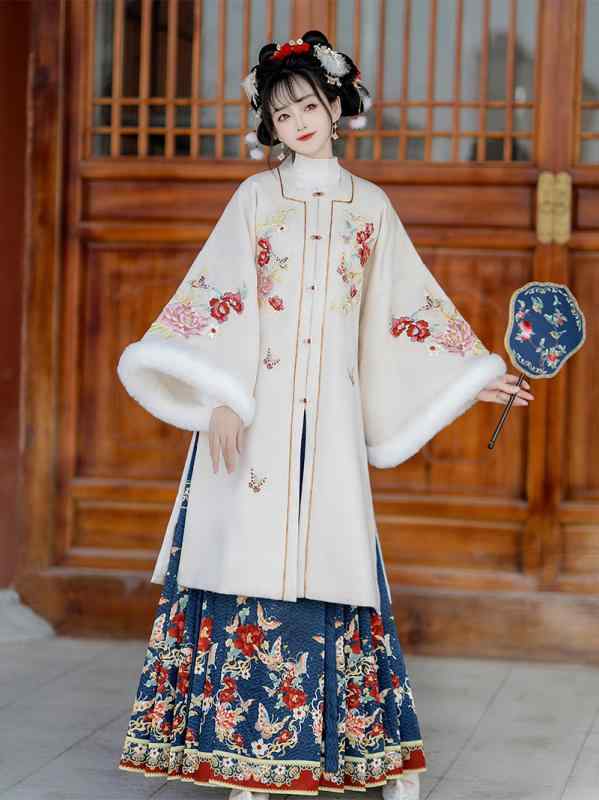 漢服 レディース 裏起毛 暖かい 防寒 ポリエステル コットン 刺繍 花柄 アイボリー 明朝様式 馬面スカート ロング丈羽織 上下セット 古風 普段使い 秋冬