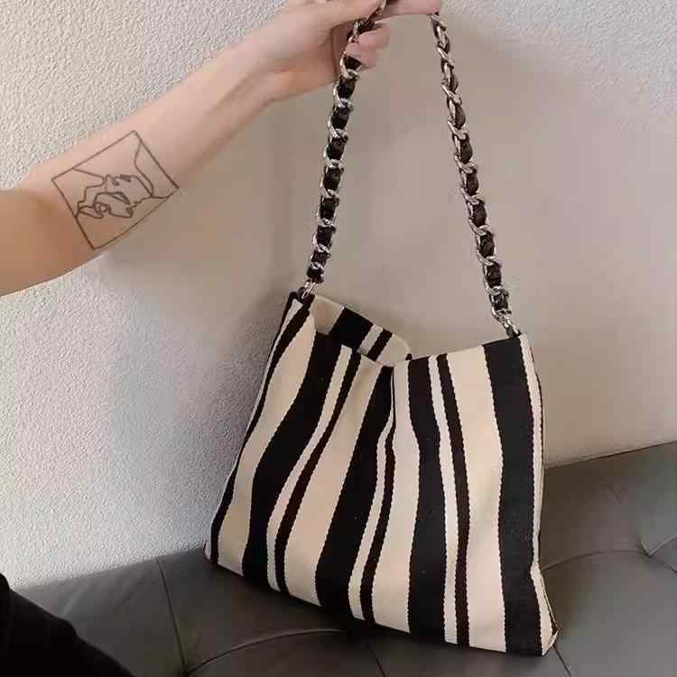 トートバッグ レディース 女性用 デザイナーズ キャンバス 帆布 ストライプ 縞柄 大容量 高級感 高見え ワンショルダー 肩掛け チェーンバッグ 夏 普段使い 通勤 通学 A4対応 バケツ型 スマホ収納(4)