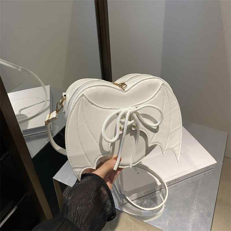 バッグ レディース ハート型 コウモリの羽モチーフ 結び紐デザイン ショルダーバッグ 斜めがけ ハロウィン パーティー 個性的 PUレザー ボックス型 普段使い デイリーユース ストリート系 リボン ファスナー開閉 多色展開 秋冬