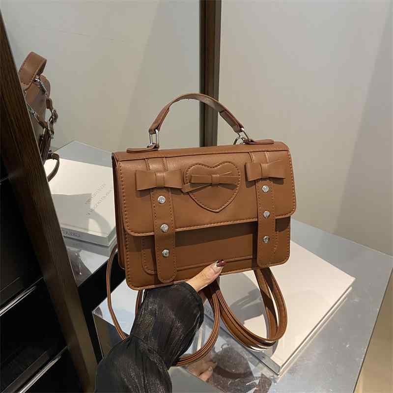 バッグ レディース 防水 ソフト スクエア型 リュックサック ショルダーバッグ 斜めがけ メッセンジャー 通勤 通学 普段使い おしゃれ PUレザー マグネット開閉 ステッチ スタッズ シンプル カジュアル 秋冬