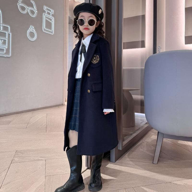 コート 女の子 ガールズ キッズ ジュニア 中綿入り 厚手 防寒 暖かい メルトン ウール調 テーラードカラー ダブルボタン 長袖 ミドル丈 刺繍 英国風 スク...