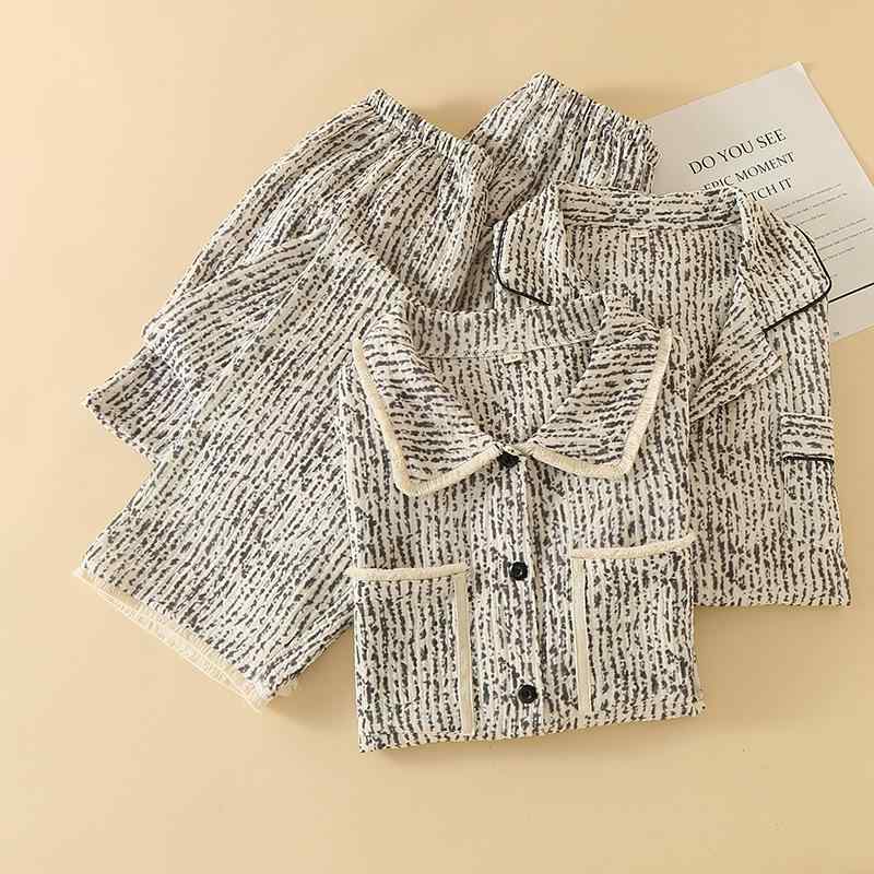 ・カテゴリ: パジャマ・主な素材: 綿95%以上100%未満・タイプ: セットアップ・生地厚さ: 薄手・ネックライン: 襟付き・袖丈: 長袖・ズボン丈: 長ズボン・機能: リラックス、通気性、睡眠、入浴、部屋着、快適、外着可能・適用シーズン: オールシーズン・適用シーン: 部屋着、ホテル・温泉・カラー展開: フリンジストライプ (メンズ)、フリンジストライプ (レディース)・サイズ展開: M、L、XL・デザイン: シンプルカジュアル