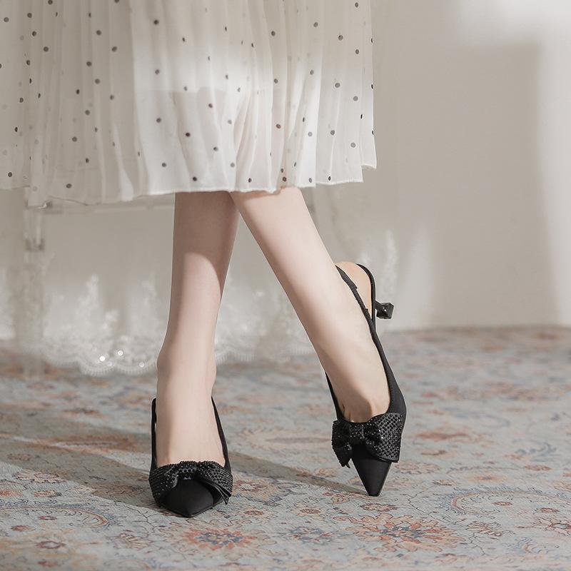 サンダル レディース 春夏 ポインテッドトゥ リボン ラインストーン クローズドトゥ バックストラップ ..