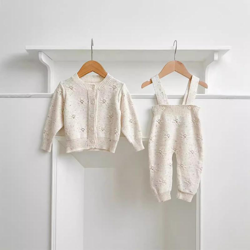 ベビー服 男女兼用 新生児 赤ちゃん 柔らかい 綿100% 春秋冬 長袖 かわいい 水玉 ドット柄 ニット サロペットパンツ アウター 2点セット セットアップ