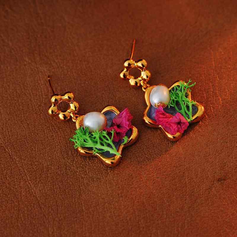 ピアス レディース 女性用 レトロ フレンチレトロ アンティーク風 モネの庭園 油絵風 バロックパール 淡水パール フラワー 花 高級感 銅合金 電気メッキ加工