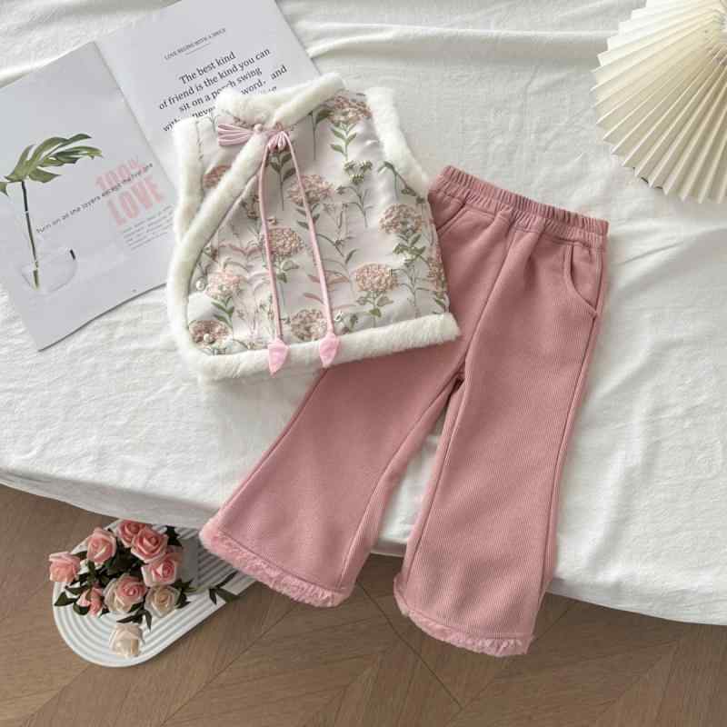 ・カテゴリ: 子供服・スタイル: チャイナ風・性別: 女の子向け・対象年齢: 3〜8歳・着用シーズン: 冬・主な素材: ポリエステル・裏地素材: ポリエステル・生地加工: 柔軟加工・厚み: 厚手・柄: 花柄・対応身長: 90cm、100cm、110cm、120cm、130cm、140cm