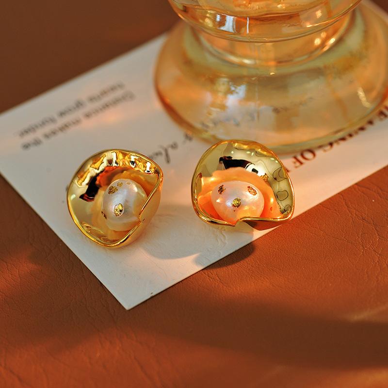 ピアス レディース 天然バロックパール 18Kゴールド 個性的な幾何学デザイン 銅合金製 電気メッキ加工 高級感 SNS映え おしゃれ 上品 モダン 通勤用 楕円形