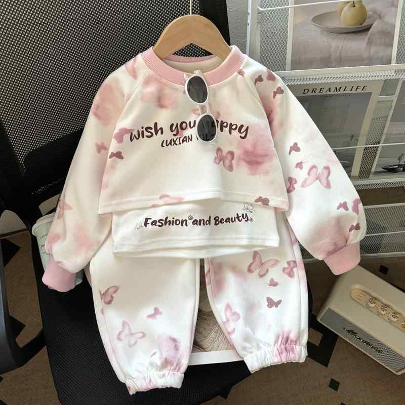 ・カテゴリ: キッズセットアップ・性別: 女児用・スタイル: プリンセス・セット種類: パンツセット・セット点数: 3点セット・主な素材: 綿28.5%、ポリウレタン1.5%、ポリエステル70%・生地加工: 柔軟加工・柄: 抽象柄・デザイン要素: スポーツ、セットアップ・着用シーズン: 春、秋・袖丈: 長袖・パンツ丈: 長ズボン・フード: なし・開閉方式: プルオーバー・カラー: 桜ピンク・対象年齢: 3～8歳・サイズ展開: 80cm, 90cm, 100cm, 110cm, 120cm, 130cm, 140cm, 150cm, 160cm