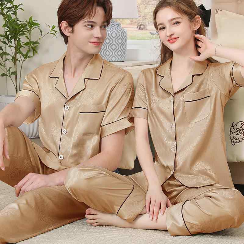 ・カテゴリ: パジャマ・タイプ: セットアップ・主な素材: ポリエステル95%・厚さ: 薄手・ネックライン: 襟付き・袖丈: 五分袖・パンツ丈: ロング丈・機能: リラックス、通気性、快適な睡眠、部屋着、涼感・着用シーズン: 春、夏、秋・対象: ユニセックス・カラー展開: ライトグリーン、ベージュ、コーヒー、テラコッタ・サイズ展開: M、L、XL、XXL、XXXL・スタイル: エレガント、ラグジュアリー