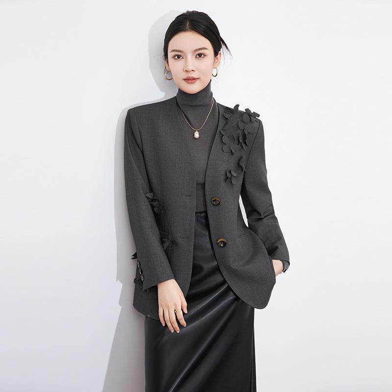 ジャケット レディース 高級感 エレガント 立体フラワーモチーフ スタイルアップ 細見え Vネック カジュアル テーラード 秋冬 TR素材 きれいめ 通勤 フレンチスタイル シングルブレスト 2つボタン