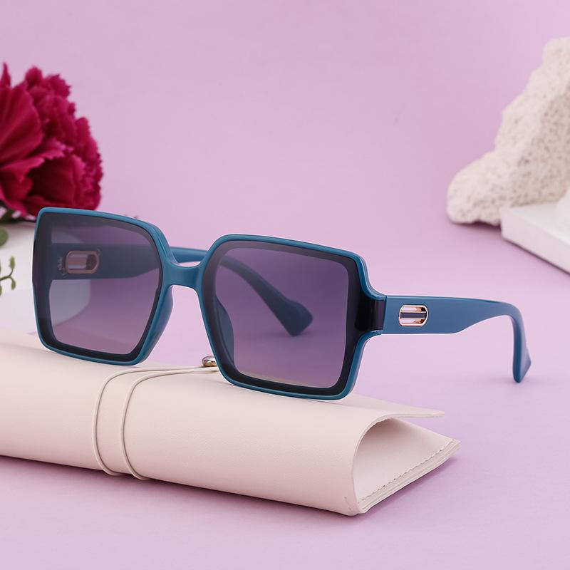 サングラス レディース UV400カット 紫外線対策 欧米風 レトロ クラシック スクエア型 おしゃれ ファッション 運転 ドライブ 旅行 お出かけ グレーレンズ ブラックフレーム PC素材